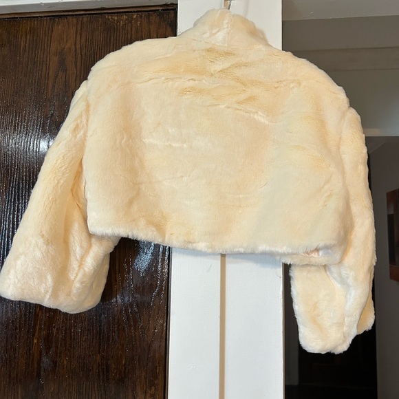 Beautiful ivory David's Bridal wedding dress size 16w/belt & wrap Style- 9V3540 - Picture 9 of 13